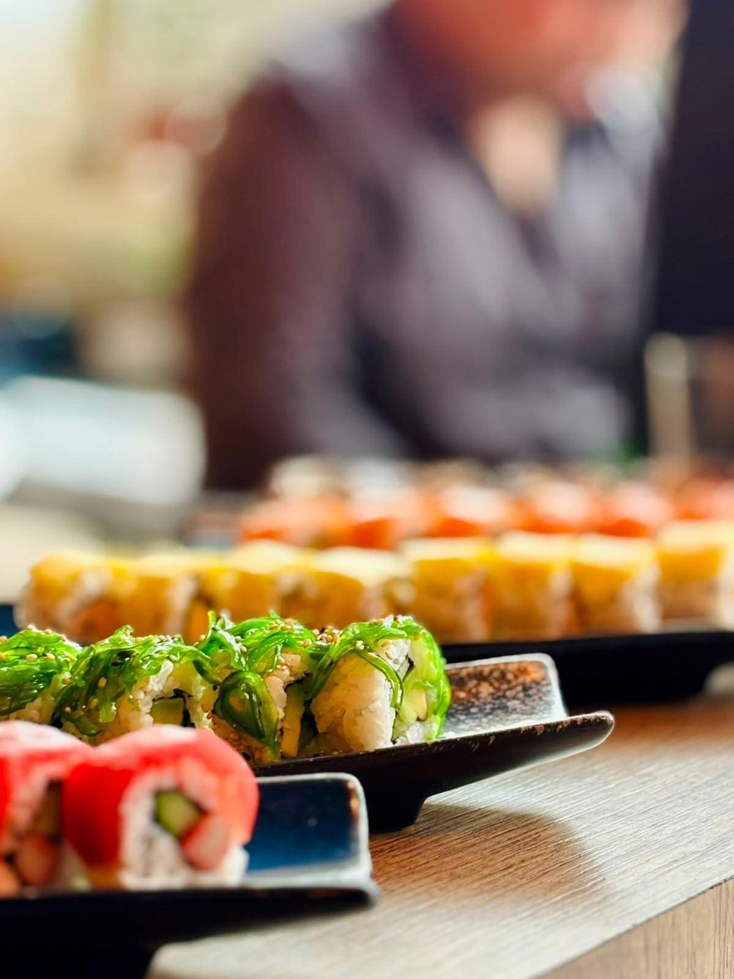 Rolls variés servis à table